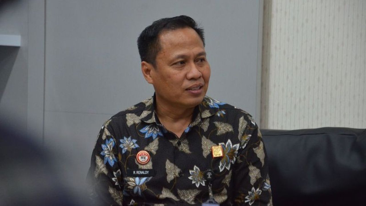 Kemenkumham Sulawesi Tengah meluncurkan program Desa Sadar Hukum untuk meningkatkan kesadaran dan kepatuhan hukum masyarakat di tingkat desa, dengan berbagai upaya seperti sosialisasi, edukasi, dan penyediaan akses keadilan.