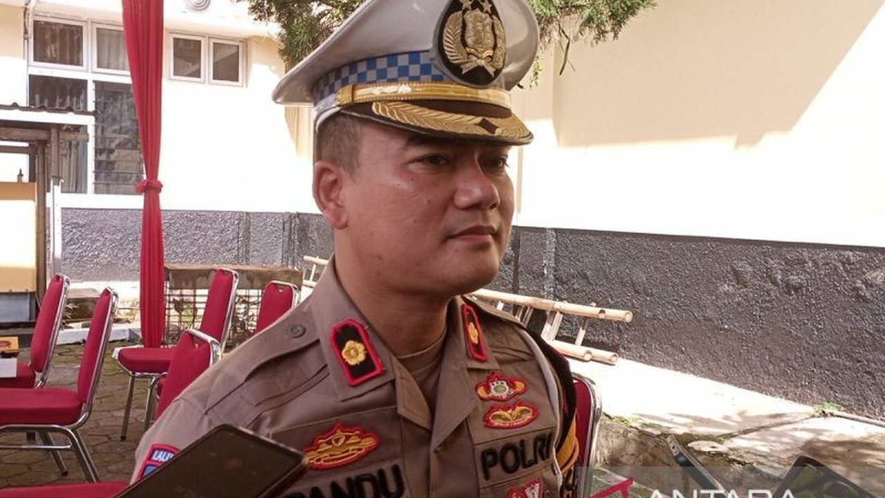 Polresta Banyumas melakukan patroli dan siapkan rekayasa lalu lintas untuk mengamankan kelancaran arus balik libur panjang Isra Miraj dan Imlek 2025 di jalur selatan dan tengah Jawa Tengah, meskipun hingga Rabu siang arus kendaraan masih terpantau lancar.
