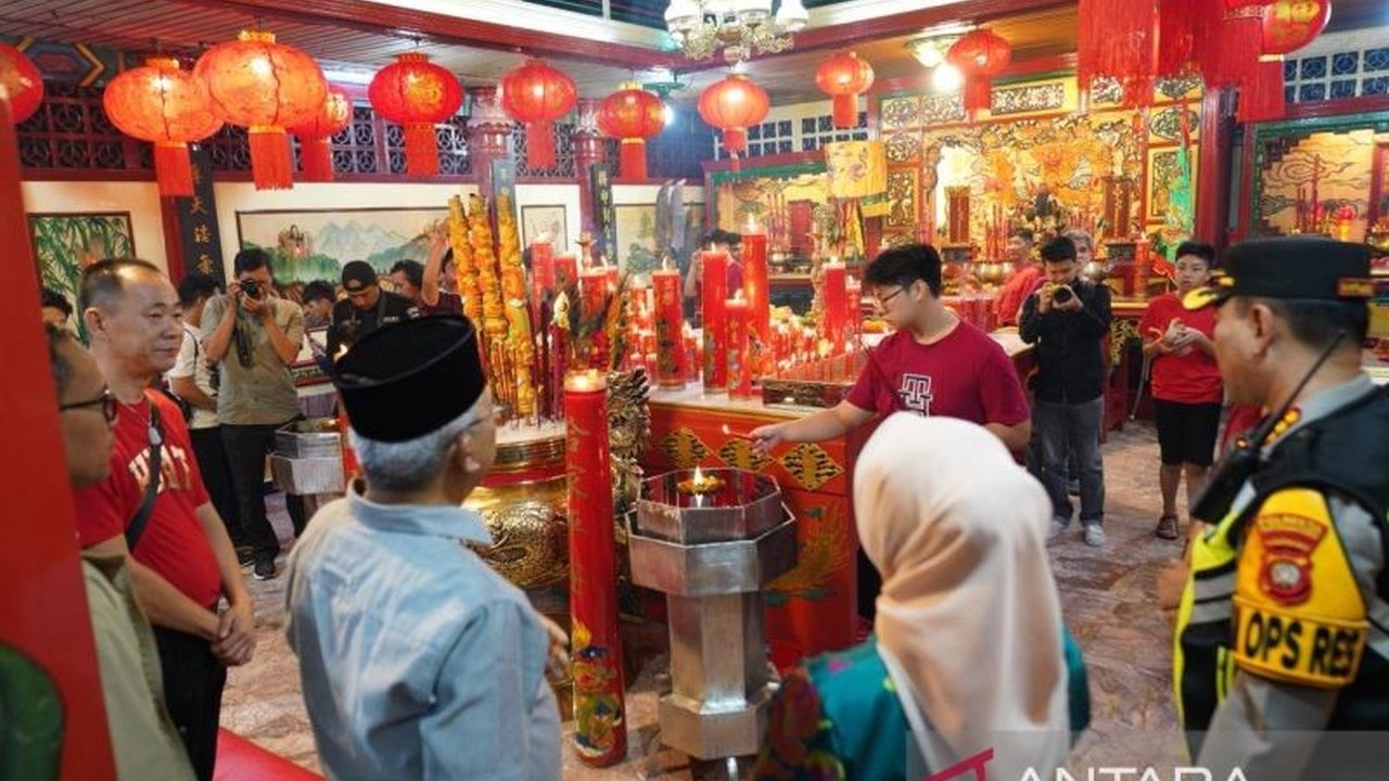 Perayaan Tahun Baru Imlek 2576 di Pontianak, Kalimantan Barat berlangsung aman dan kondusif berkat pengamanan ketat dari pihak kepolisian dan kesadaran masyarakat.