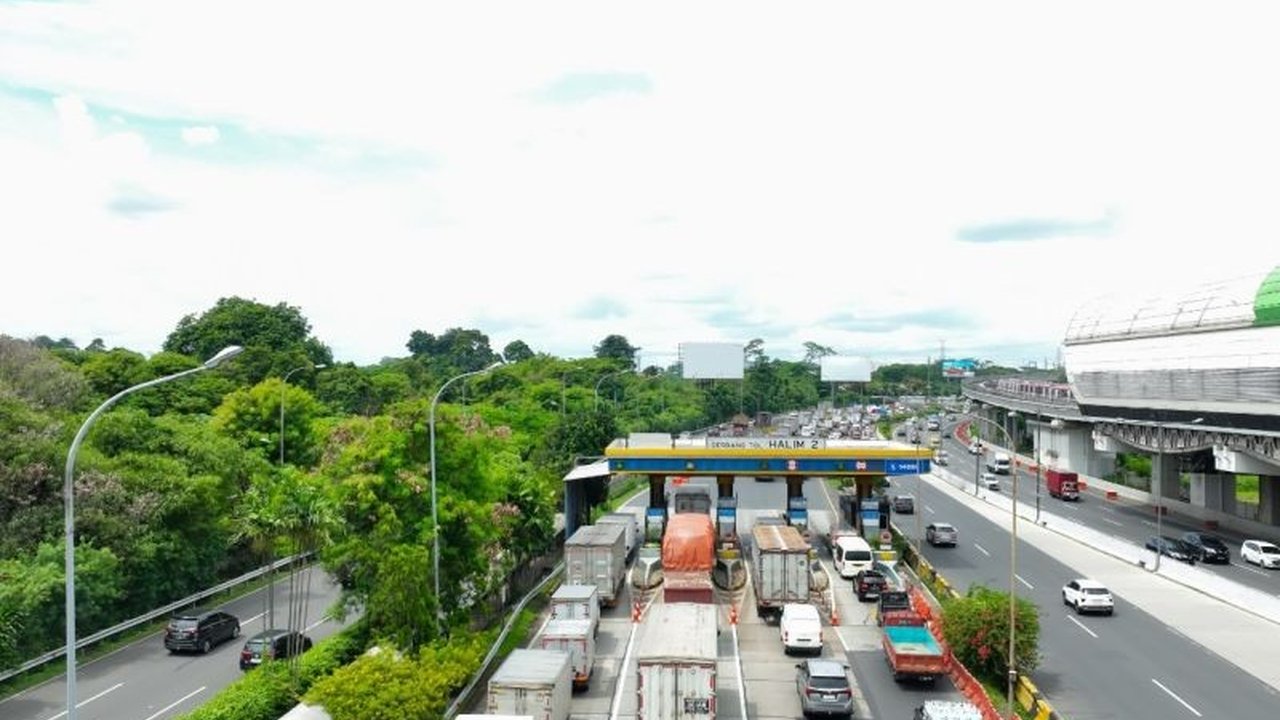 Volume lalu lintas menuju Jabodetabek meningkat signifikan pasca libur panjang Isra Miraj dan Imlek 2025, terutama dari arah Cikampek dan Puncak, berdasarkan data Jasamarga Metropolitan Tollroad Regional.