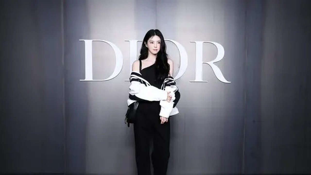 Mulai dari  Han So Hee hingga Gwendoline Christie, berikut gaya seleb wanita  di Dior Men's Winter 2025 Show. [Dok/DIOR].