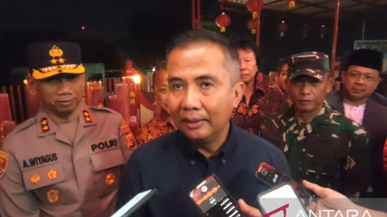Pemerintah Provinsi Jawa Barat telah menolak tiga kali pengajuan izin pembangunan pagar laut oleh PT Tunas Ruang Pelabuhan Nusantara (TRPN) di Bekasi karena tidak sesuai aturan tata ruang dan tanpa izin dari Kementerian Kelautan dan Perikanan.
