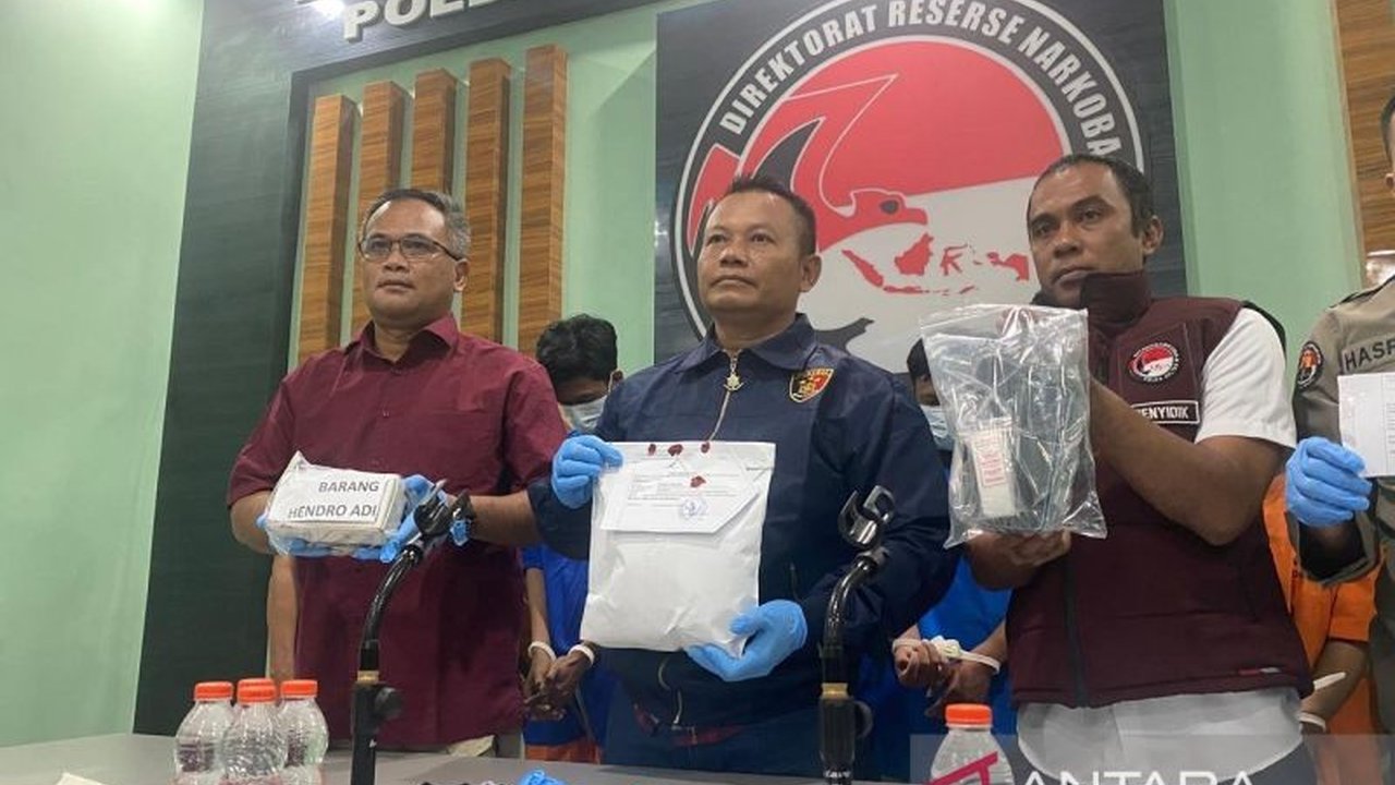 Polda Sulawesi Tenggara berhasil menangkap 13 pengedar sabu dengan barang bukti 1,3 kg sabu di Januari 2025, menyelamatkan puluhan ribu orang dari ancaman narkoba.