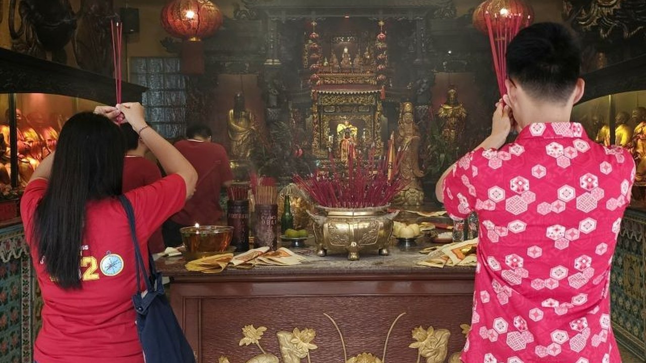 Warga Tionghoa Malang berharap perayaan Imlek 2025 di Kota Malang semakin memperkuat toleransi antar-umat beragama dan mendorong kemajuan Indonesia, ditandai dengan kerja sama lintas agama selama perayaan.