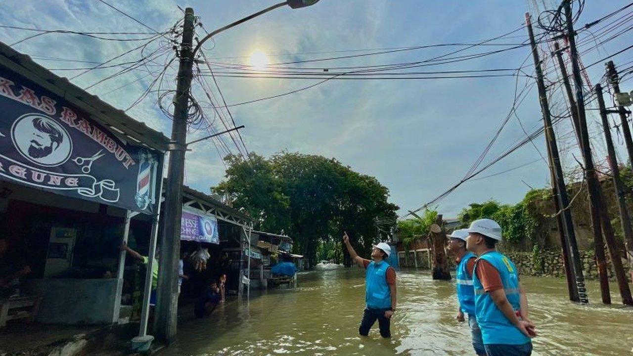 Banjir di Jakarta menyebabkan pemadaman listrik sementara bagi 1.873 pelanggan PLN di beberapa wilayah, sebagai langkah pengamanan untuk mencegah risiko bahaya listrik, menurut PLN UID Jakarta Raya.