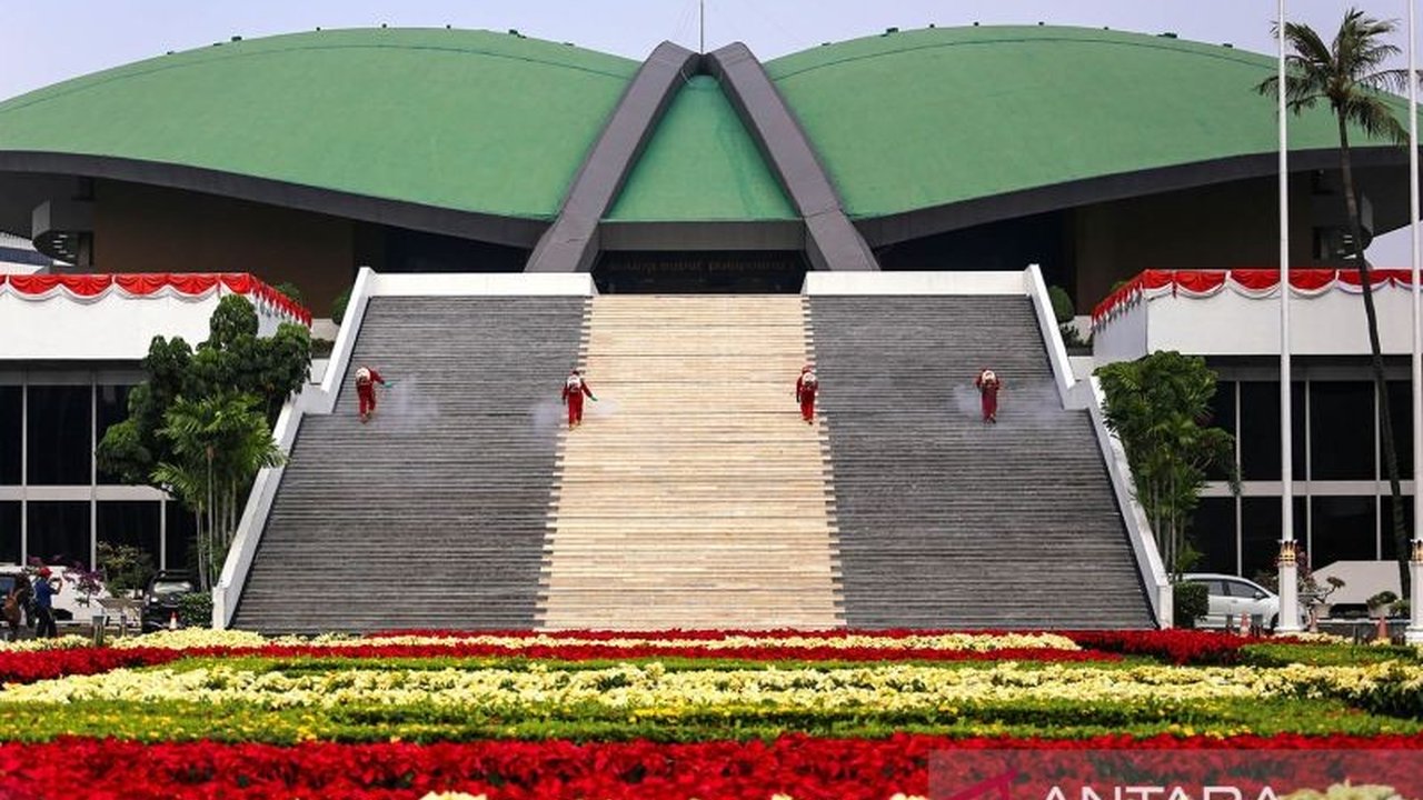 Rendahnya kepercayaan publik terhadap DPR RI, berdasarkan survei Indikator Politik Indonesia, mendorong peneliti Formappi Lucius Karus untuk meminta DPR melakukan perubahan nyata dalam kinerja dan tata kelola.