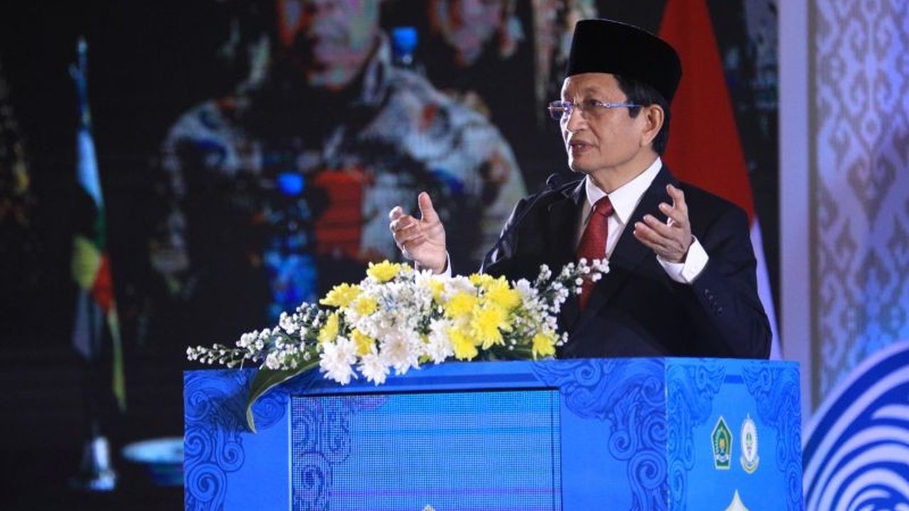 Menteri Agama (Menag) Nasaruddin Umar resmi membuka MTQ Internasional IV di Jakarta, menekankan pentingnya Al-Quran sebagai pedoman hidup dan pelestarian lingkungan, sekaligus membantah anggapan kitab suci sebagai penyebab kerusakan lingkungan.