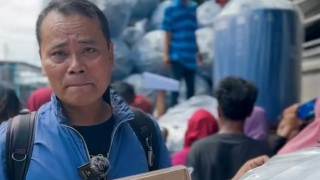 Perumda PAM Jaya menyalurkan 54 tandon air bersih kepada warga RW 10 Pademangan Timur, Jakarta Utara, sebagai solusi sementara atas pasokan air yang tidak stabil, bagian dari program 1000 tandon untuk Jakarta.