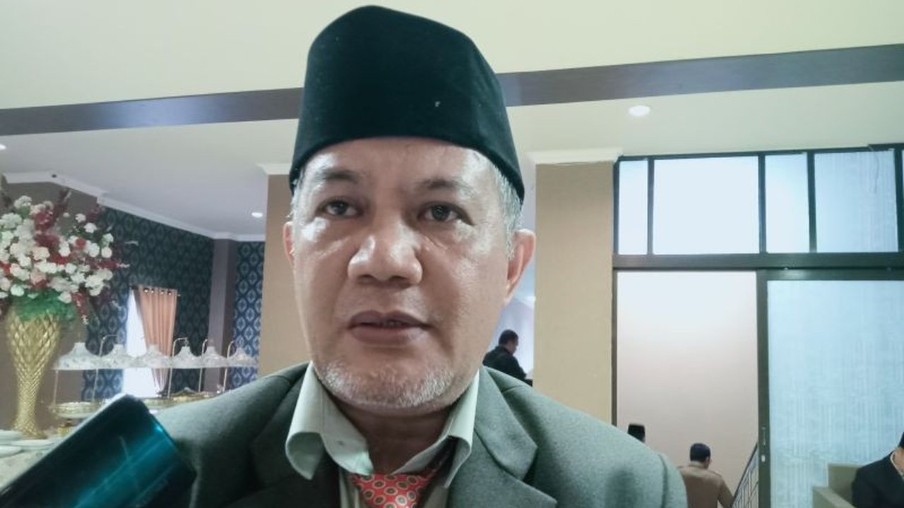 Dinas Dukcapil Kota Mataram mengajukan 4.000 blangko KTP elektronik ke pemerintah pusat untuk memenuhi kebutuhan pencetakan KTP baru dan penggantian selama dua bulan mendatang, karena tingginya permintaan dan kendala data penduduk.