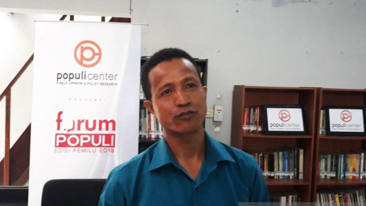 Survei Indikator Politik Indonesia menempatkan Gerindra di posisi teratas, didorong oleh popularitas Prabowo Subianto, namun Formappi menekankan pentingnya kinerja nyata ke depannya.