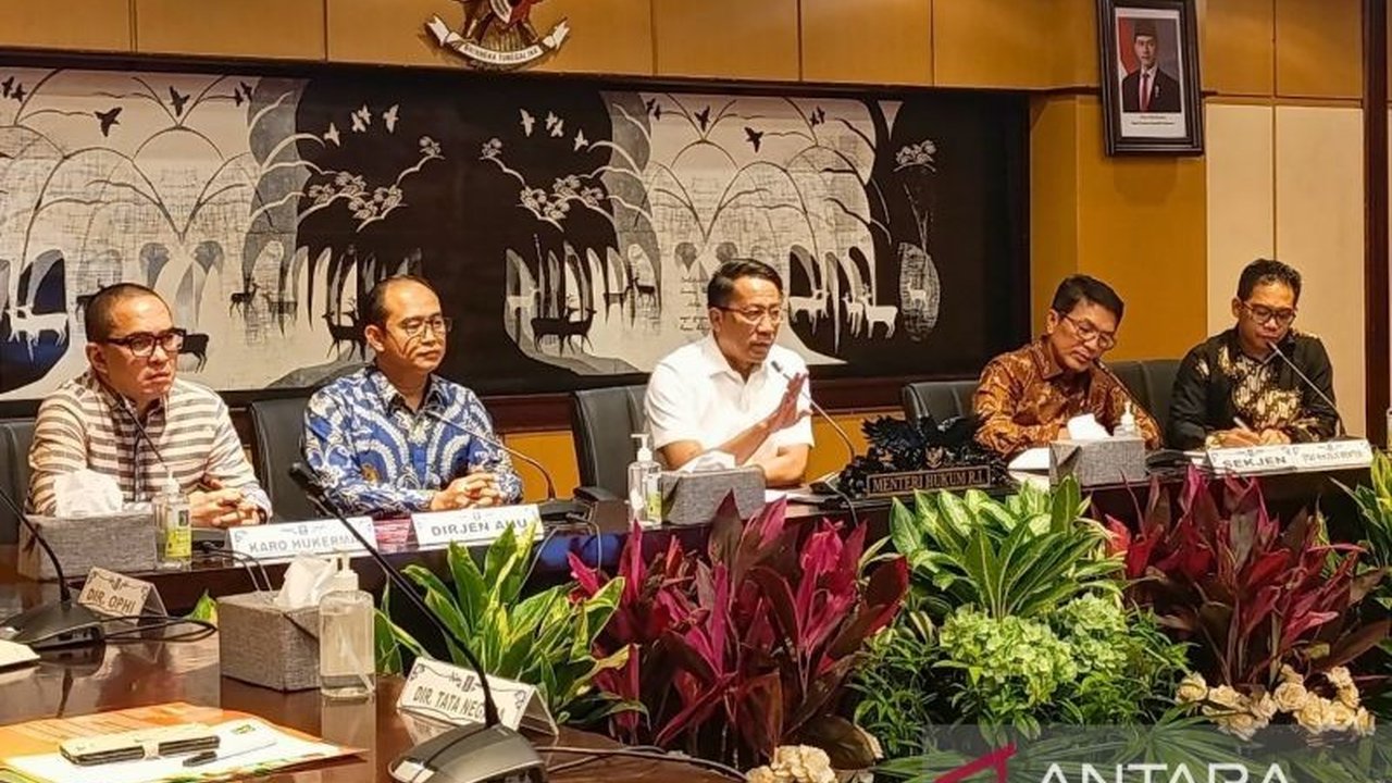 Kemenkumham sedang mempercepat proses ekstradisi Paulus Tannos dari Singapura terkait kasus korupsi KTP elektronik, dengan target penyelesaian sebelum 3 Maret 2025, berkoordinasi dengan KPK, Polri, Kejagung, dan Kemenlu.