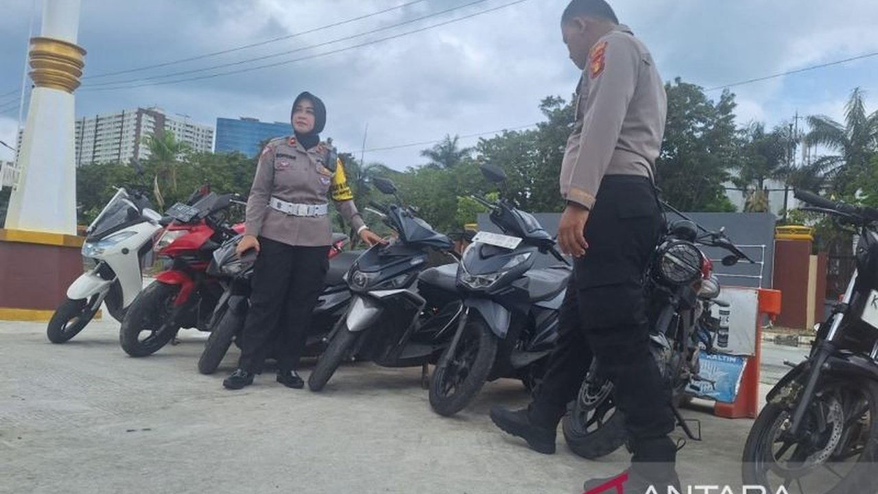 Polresta Balikpapan menyita 210 motor berknalpot bising selama razia gabungan Desember 2024-Januari 2025, memberikan tilang Rp250 ribu dan sosialisasi kepada masyarakat.
