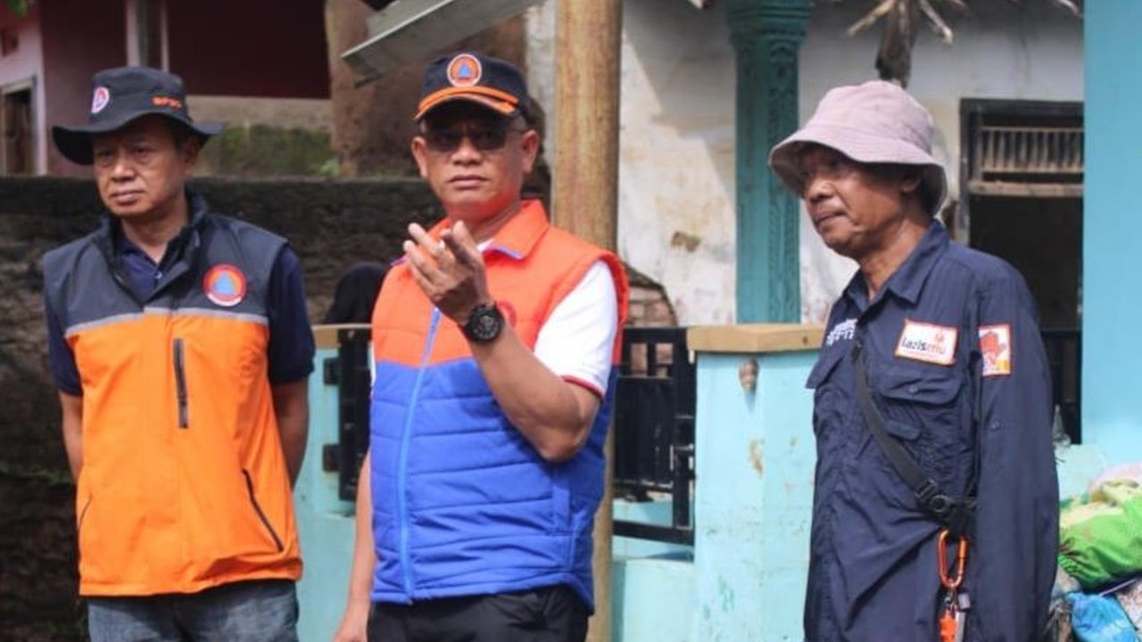 Pemerintah Kabupaten Garut mengingatkan warga untuk tidak bermukim di daerah rawan banjir, khususnya di sekitar Sungai Cimanuk, setelah banjir 1 meter melanda 156 rumah di Desa Haurpanggung.