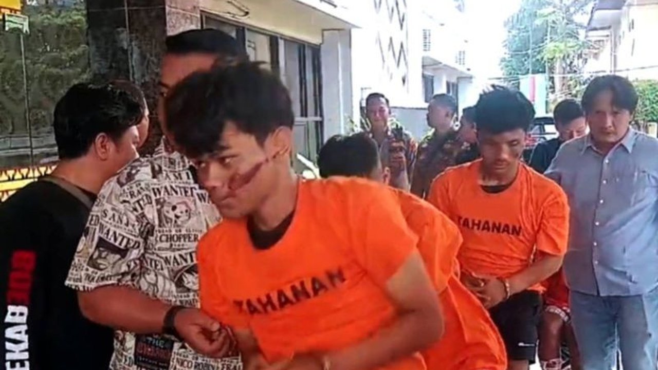 Polresta Bandar Lampung berhasil meringkus komplotan curanmor yang telah beraksi 10 kali dalam dua minggu terakhir di Bandar Lampung, Lampung, dengan barang bukti senjata api rakitan dan sepeda motor.