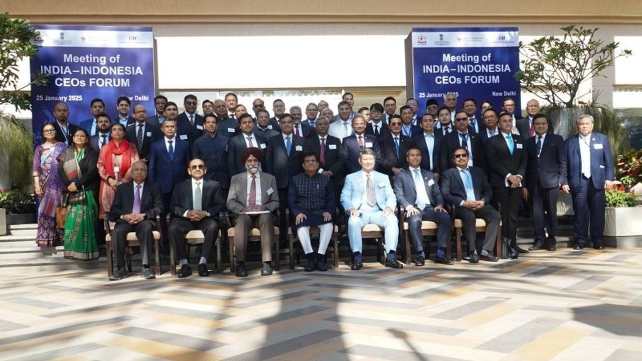 Ketua Kadin Indonesia dan mitranya dari CII menyampaikan hasil CEO Forum Indonesia-India kepada Presiden Jokowi dan PM Modi, meliputi kerja sama ekonomi di berbagai sektor strategis.