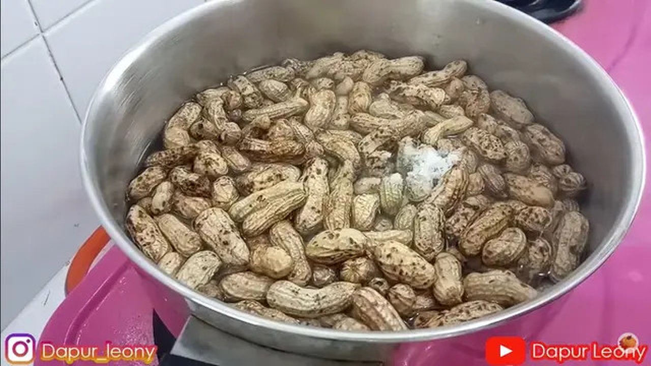 Cara Rebus Kacang Tanah Agar Cepat Empuk Tanpa Presto, Hanya 12 Menit (YouTube/Dapur Leony)