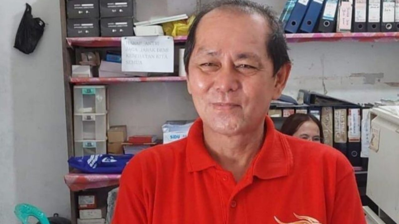 Ketua PSMTI Mimika, Rusli Gunawan, mengajak warga Tionghoa di Mimika untuk mempererat kebersamaan dan menjaga stabilitas ekonomi setempat dalam perayaan Imlek 2025, dengan fokus pada kegiatan sosial daripada perayaan besar.