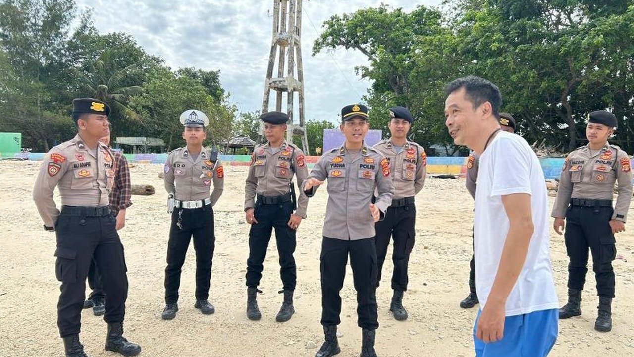 Kepolisian Polres Pesisir Barat meningkatkan patroli dan berkoordinasi dengan pengelola wisata untuk mengamankan objek wisata pantai selama libur Imlek guna memberikan kenyamanan dan keamanan pengunjung.
