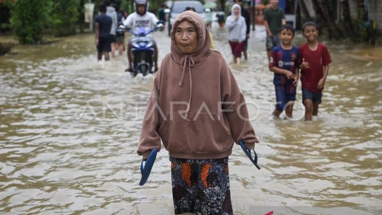 Banjir yang melanda Samarinda sejak 27 Januari 2025 telah menyebabkan 2.980 jiwa dari 952 kepala keluarga di lima kecamatan terdampak, dengan BPBD membuka pintu bantuan bagi masyarakat.