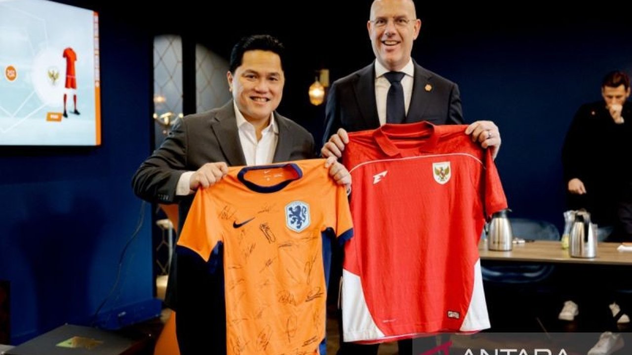 PSSI dan KNVB, dalam pertemuan di Belanda, tegaskan komitmen strategis untuk pengembangan sepak bola Indonesia, meliputi pelatihan, bakat muda, dan sepak bola wanita.