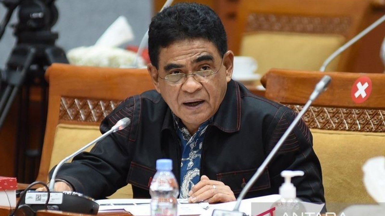 Komisi XIII DPR mendesak pemerintah untuk segera mengkoordinasikan dan mempercepat proses ekstradisi Paulus Tannos, buronan kasus korupsi KTP-el, dari Singapura, menyusul upaya Tannos melepaskan kewarganegaraan Indonesia.