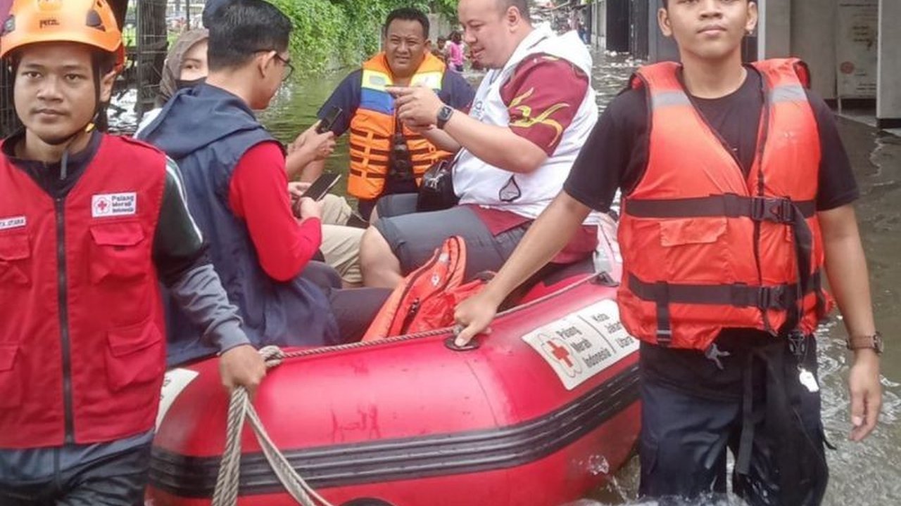 Hujan deras di Jakarta Utara menyebabkan satu RT di Kelurahan Rorotan dan satu ruas jalan di Penjaringan masih terendam banjir hingga Rabu malam, meskipun sebagian besar genangan sudah surut.