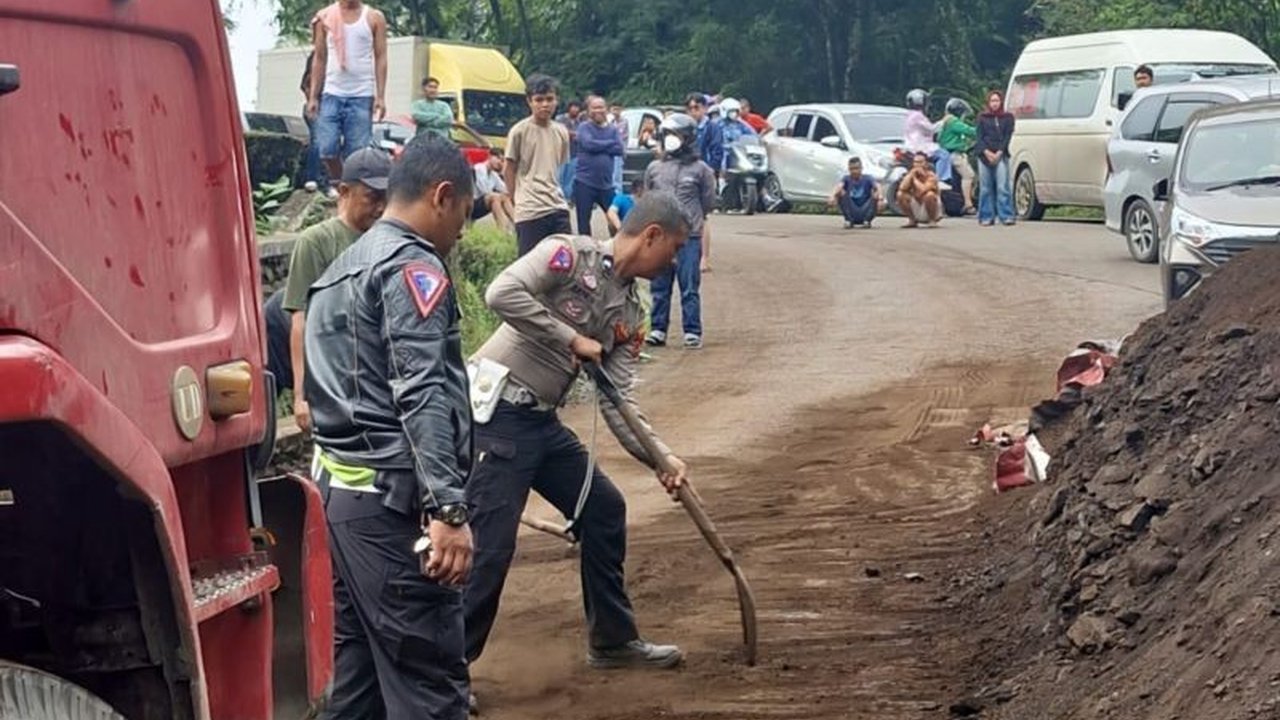 Macet Parah Sitinjau Lauik: Kendala Evakuasi Truk Batu Bara