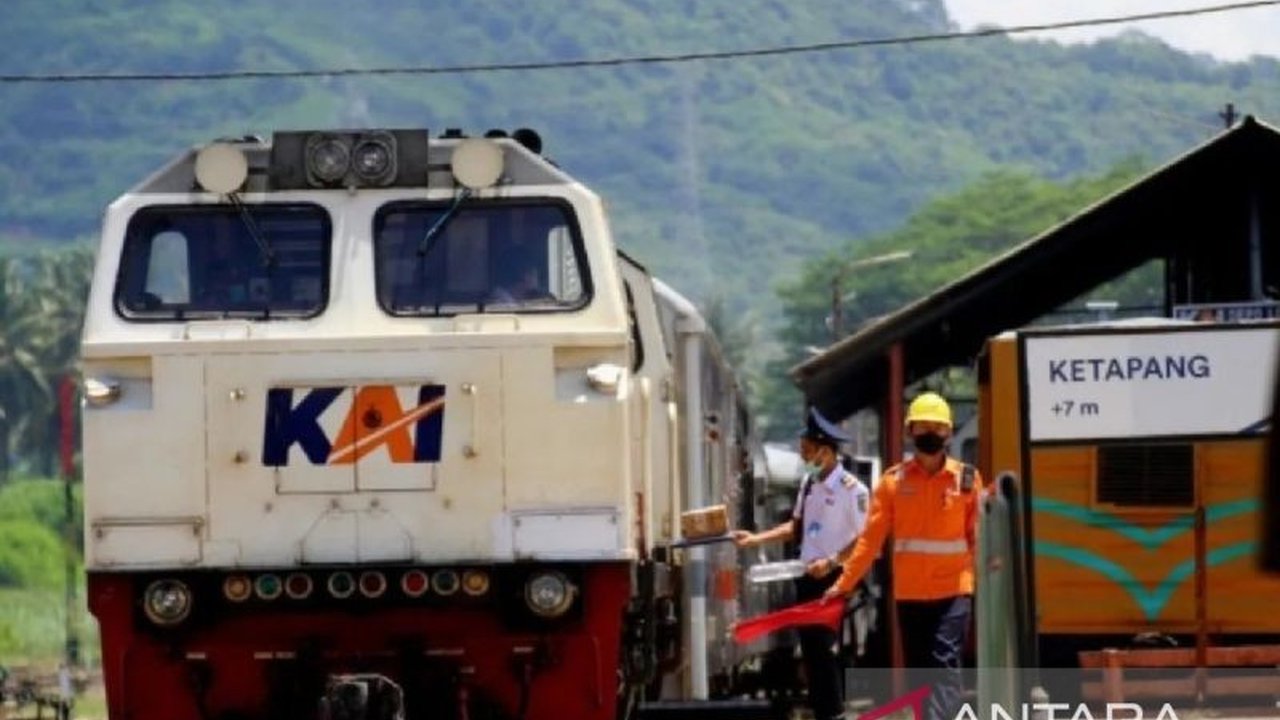 Sebanyak 21.588 wisatawan mengunjungi Banyuwangi selama libur panjang Isra Mi'raj dan Imlek 2025, dengan peningkatan signifikan terlihat pada jumlah kedatangan dibandingkan keberangkatan melalui jalur kereta api.
