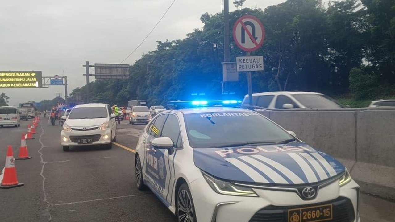 Kepadatan arus balik di Tol Jakarta-Cikampek pada liburan Isra Mikraj dan Imlek membuat petugas menerapkan contraflow mulai KM 55 hingga KM 47, bahkan diperpanjang hingga KM 65 untuk mengurai kemacetan.