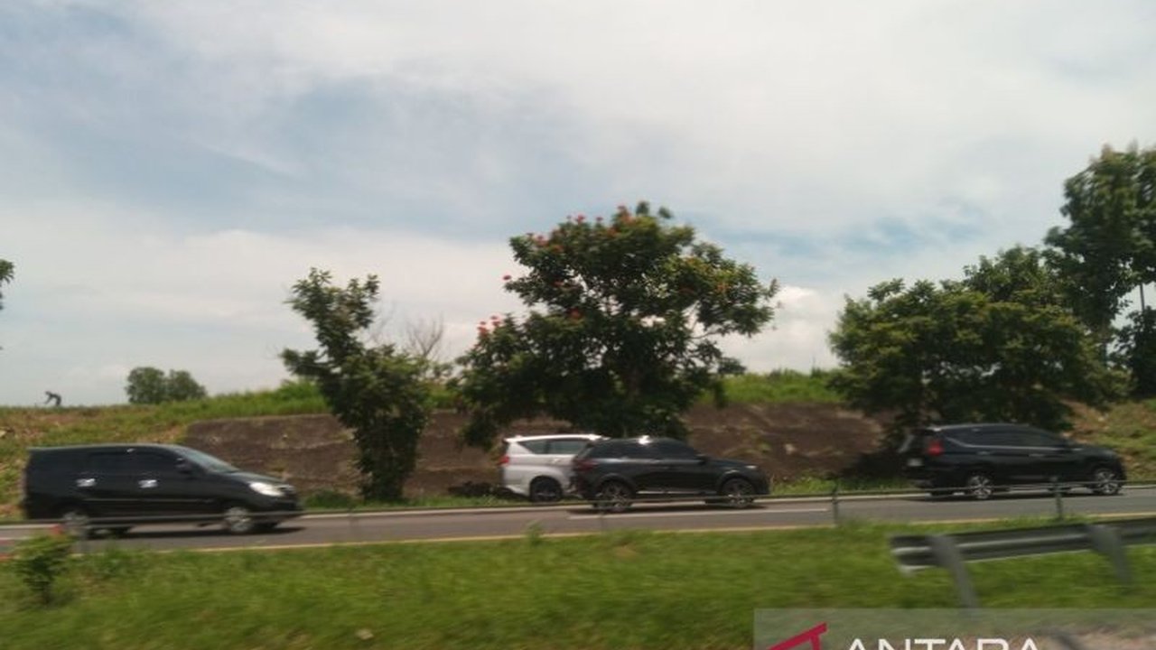 24 Ribu Kendaraan Padati Tol Cipali Arus Balik Imlek 2025