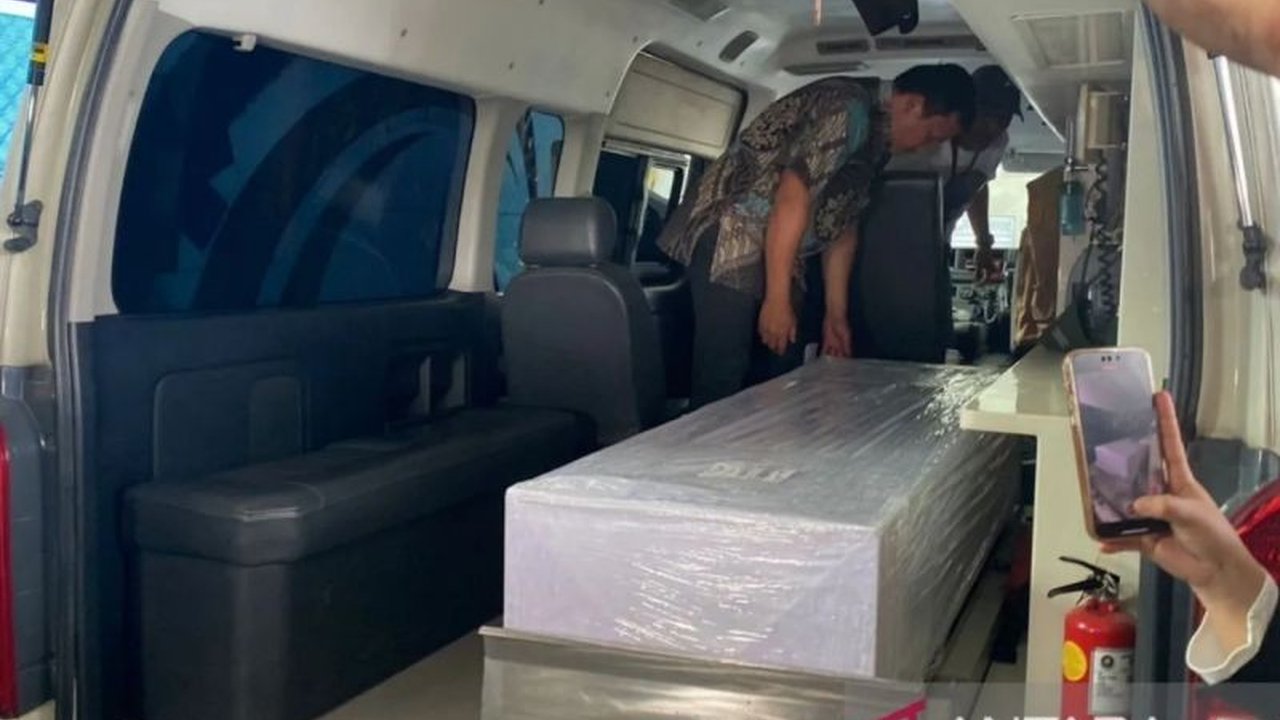 Jenazah Basri, WNI yang tewas ditembak Agensi Penguatkuasaan Maritim Malaysia (APMM), telah tiba di Pekanbaru dan akan dimakamkan hari ini juga; pihak keluarga menerima dengan lapang dada.