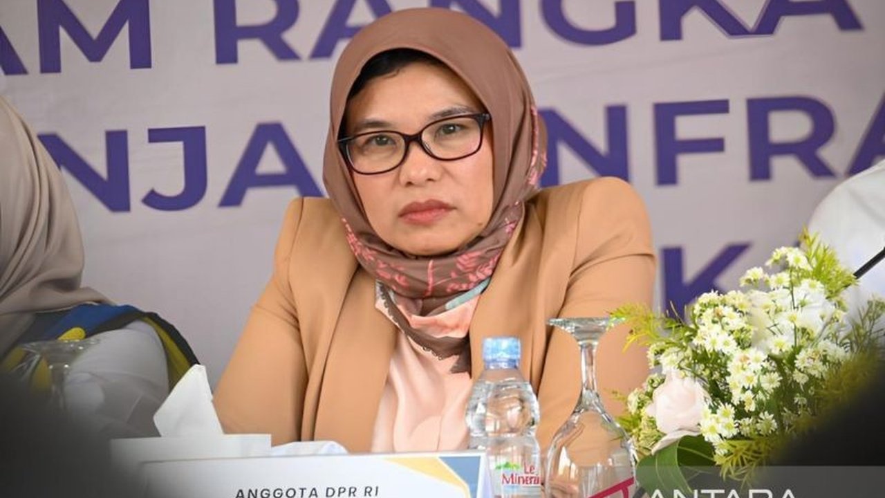 PKB mendorong Gus Dur menjadi Pahlawan Nasional karena Kepresnya yang melegalkan perayaan Imlek, mencerminkan perjuangannya untuk pluralisme dan toleransi di Indonesia.