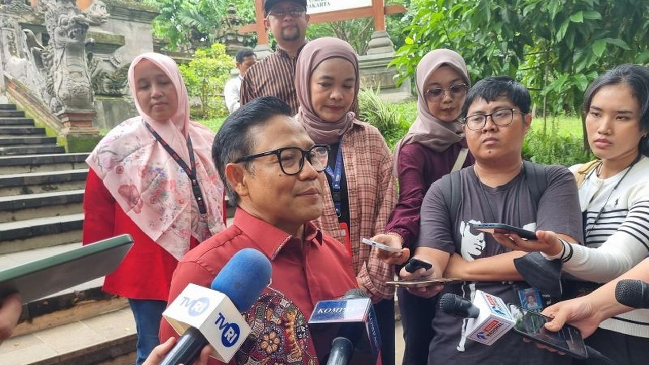 Menko PMK Muhaimin Iskandar meminta kajian mendalam terkait usulan perguruan tinggi mengelola tambang, menekankan pentingnya pertimbangan kelayakan dan menghindari euforia tanpa perencanaan matang.