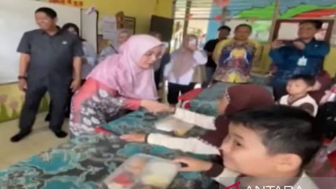 Komisi IV DPRD Banjarmasin mengawasi pelaksanaan program Makan Bergizi Gratis (MBG) di 14 sekolah, memastikan standar gizi terpenuhi dan berharap program diperluas.