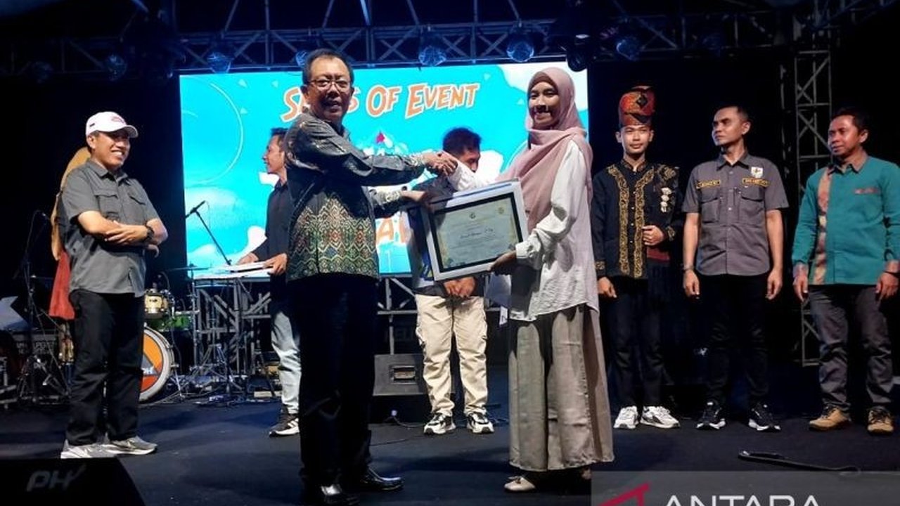 KNPI NTB menggelar KNPI Fest 2025, memberikan penghargaan kepada pemuda inspiratif di berbagai bidang dan mendorong pemberdayaan generasi muda melalui pelatihan, job fair, dan bazar UMKM.