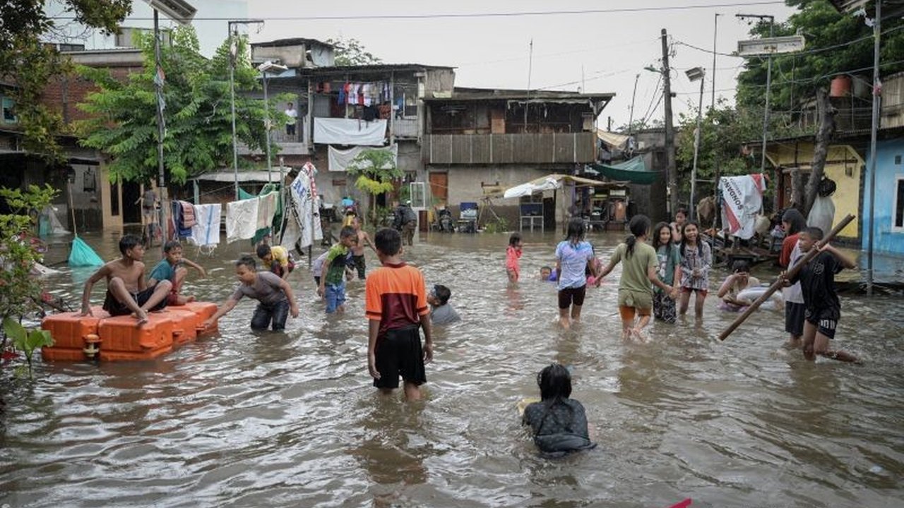 Hujan Ringan Guyur Jakarta Kamis Pagi, BMKG: Waspada Genangan!