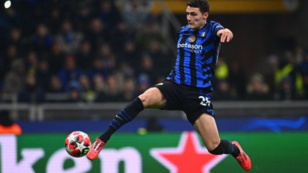 Lautaro Martinez mencetak tiga gol (hattrick) membawa Inter Milan menang telak 3-0 atas AS Monaco di Liga Champions, memastikan Nerazzurri lolos ke fase gugur.