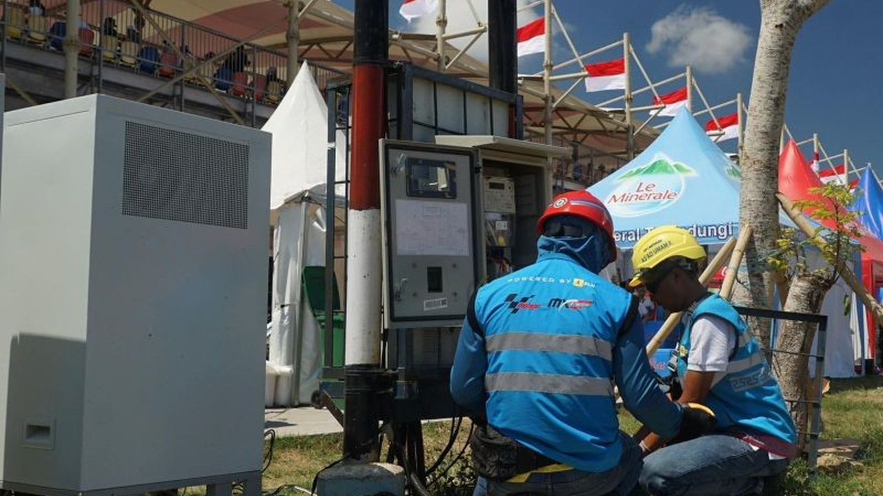 PLN NTB melakukan berbagai langkah preventif, termasuk pengecekan instalasi di tempat ibadah dan pusat keramaian, untuk memastikan keandalan listrik selama libur panjang Isra Miraj dan Imlek 2025.