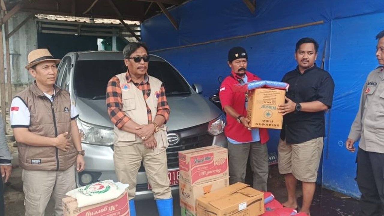 PMI Kabupaten Tangerang mendirikan dapur umum dan mendistribusikan bantuan logistik kepada lebih dari 680 kepala keluarga yang terdampak banjir di beberapa kecamatan sejak Selasa, 28 Januari 2024.