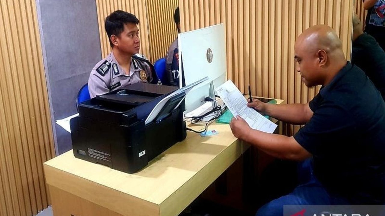 Tim kuasa hukum pasangan calon bupati terpilih Gorontalo Utara, Roni Imran-Ramdhan Mapaliey, melaporkan pasangan Thariq Modanggu-Nurjana Hasan Yusuf ke Polda Metro Jaya terkait dugaan penyalahgunaan data pribadi.