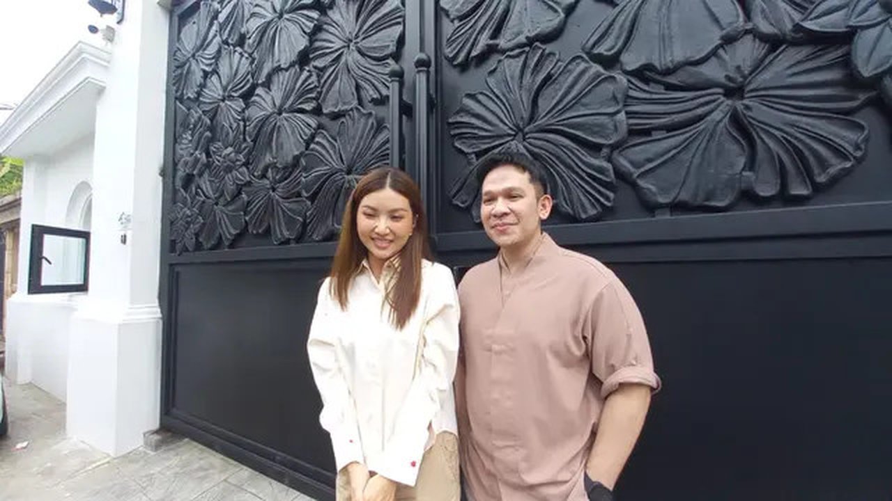 Sarwendah rayakan Imlek 2025 dengan orang-orang terdekat. Baginya, Imlek momen yang tepat untuk berkumpul bersama keluarga tercinta.