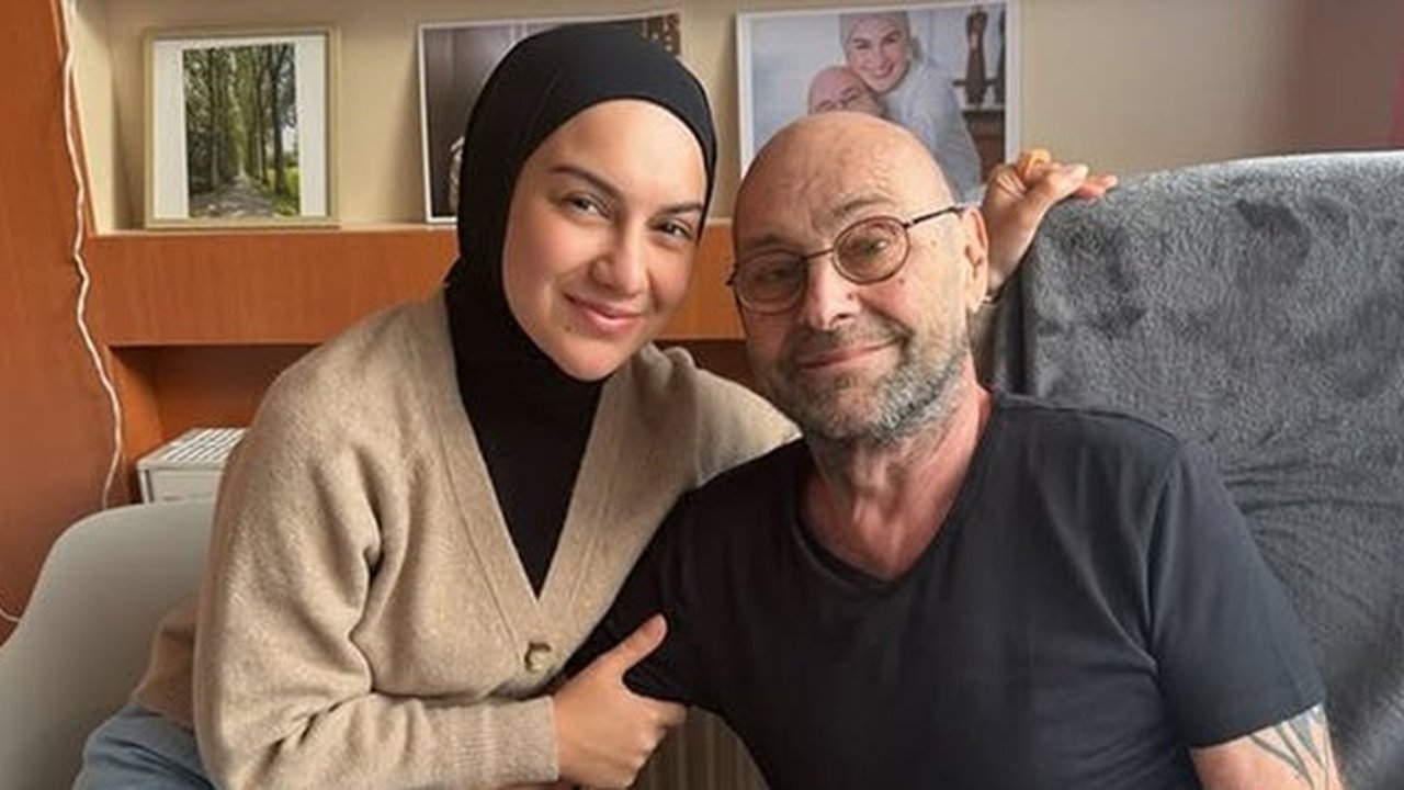Kabar Duka, Ayahanda Irish Bella Meninggal Dunia