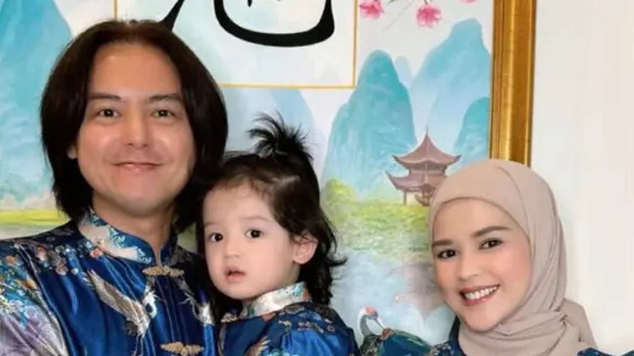 Tampilan Menggemaskan Anak Artis Kenakan Baju Tradisional China saat Imlek 2025. [@cutratumeyriska]