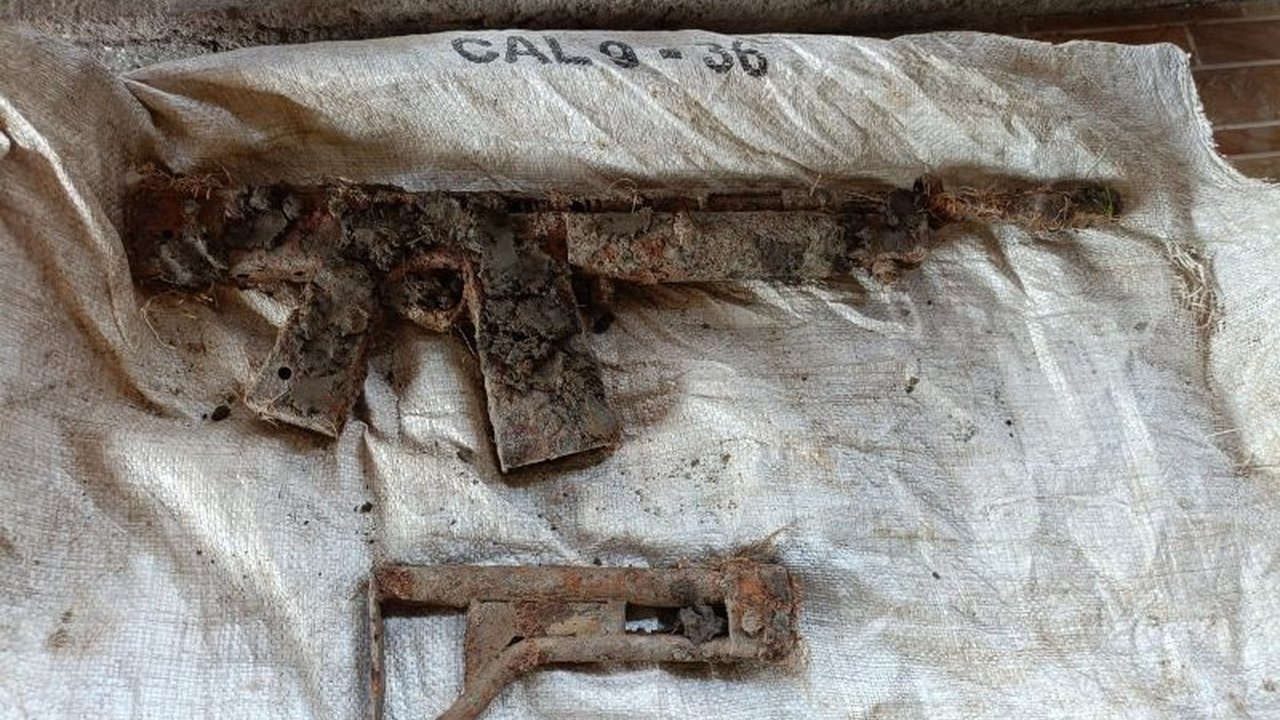 Satgas Operasi Madago Raya mengamankan senjata api rakitan yang ditemukan warga di Desa Kilo, Poso Pesisir Utara, Sulawesi Tengah, pada Selasa, 28 Januari 2024, dan akan menyelidiki lebih lanjut untuk menjaga stabilitas keamanan.