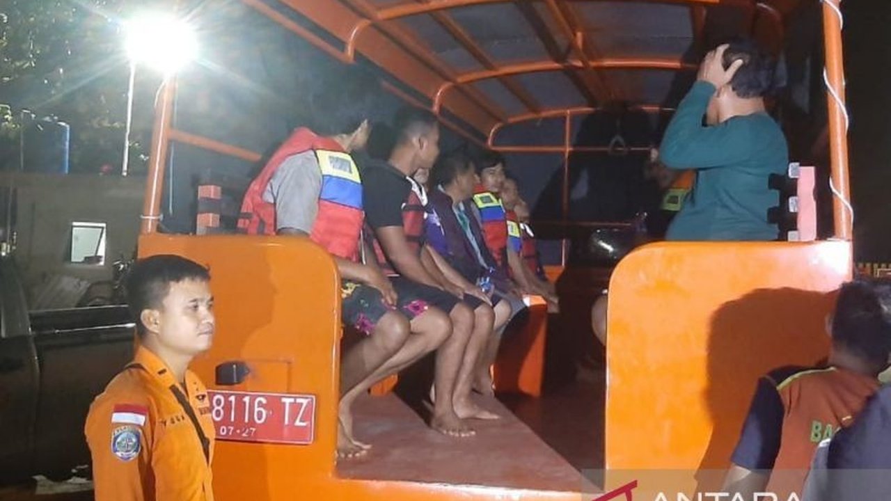 Tim SAR gabungan berhasil mengevakuasi 15 ABK KIP Satria Anugerah 3 yang mengalami kebocoran di perairan Teluk Kelabat, Bangka Belitung, pada 29 Januari 2024, dan seluruh ABK dalam keadaan selamat.