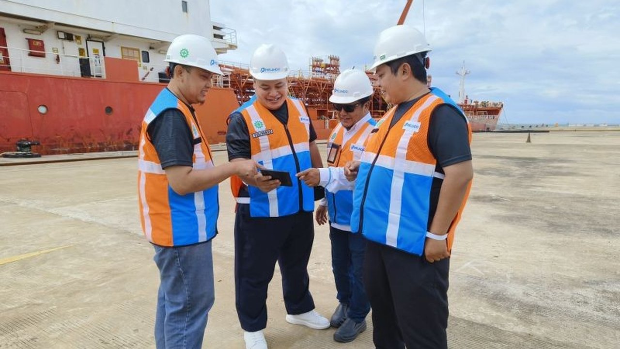 Tiga perusahaan CPO membangun pabrik di Pelabuhan Kijing, Kalimantan Barat, meningkatkan potensi ekspor dan mendukung program hilirisasi pemerintah, dengan proyeksi peningkatan signifikan arus curah cair.