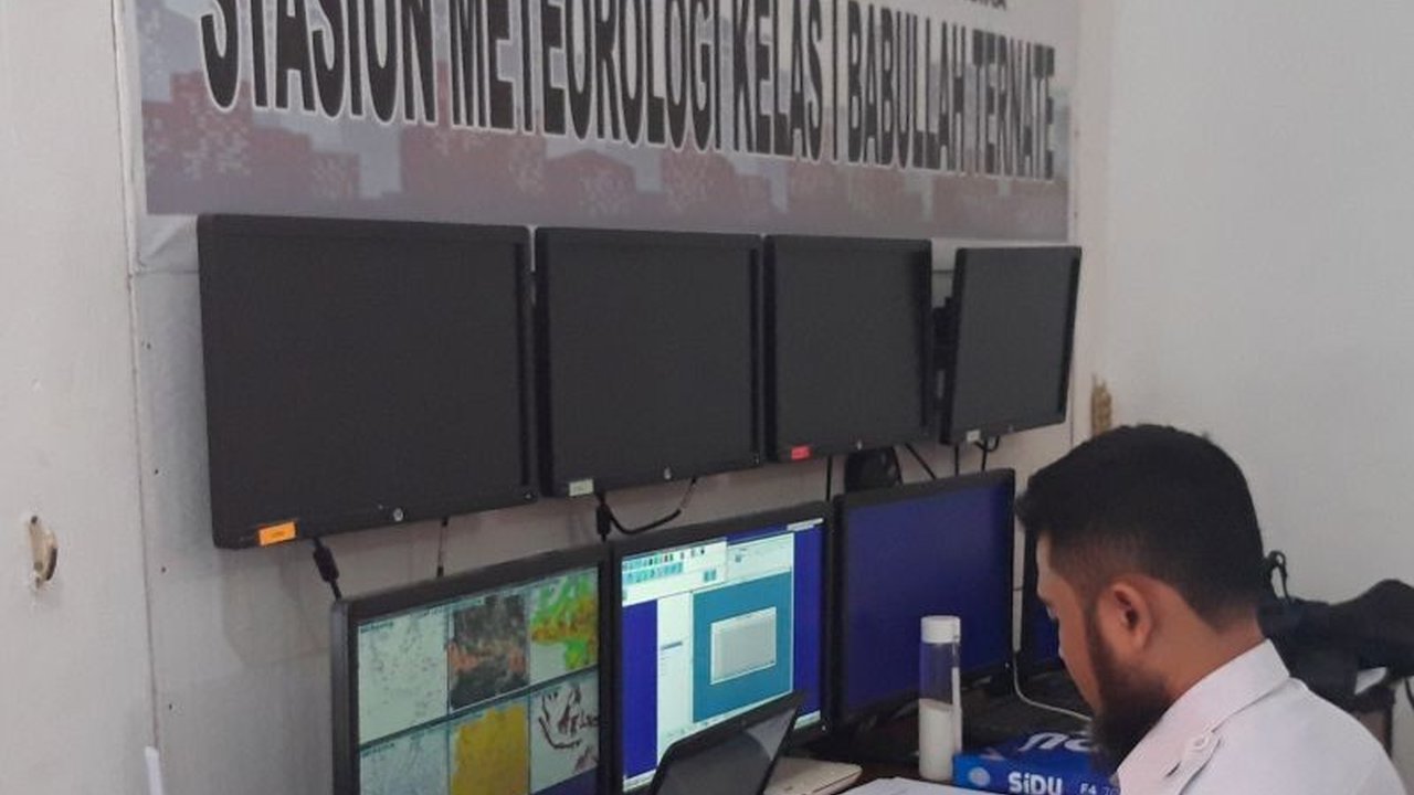 BMKG Ternate memperingatkan potensi cuaca ekstrem dan bencana hidrometeorologi di Maluku Utara dari 30 Januari hingga 5 Februari 2025, meminta masyarakat dan pemerintah daerah meningkatkan kewaspadaan dan kesiapsiagaan.