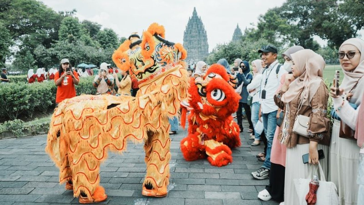 Candi Prambanan di Yogyakarta alami peningkatan signifikan kunjungan wisatawan domestik dan mancanegara selama libur panjang 25-29 Januari 2025, mencapai total 88.762 pengunjung.