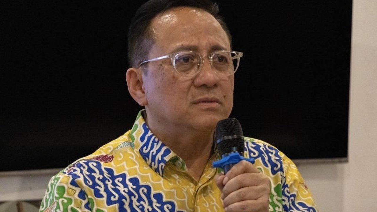 Rencana pembangunan Pembangkit Listrik Tenaga Surya (PLTS) Terapung Danau Singkarak di Sumatera Barat diharapkan dapat mewujudkan provinsi tersebut sebagai daerah hijau dan ramah lingkungan, sekaligus memberikan dampak positif bagi masyarakat sekitar.