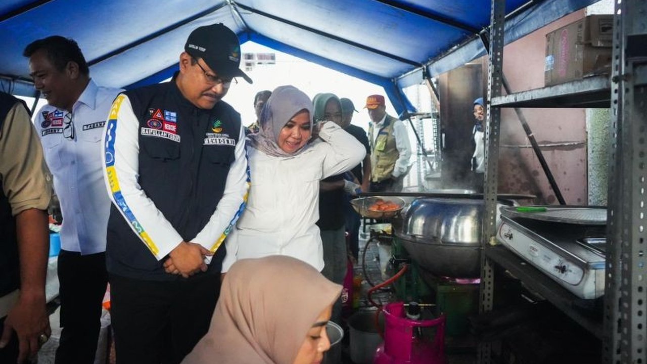 Mensos Tinjau Penanganan Banjir Jakarta: Dapur Umum dan Posko Pengungsian